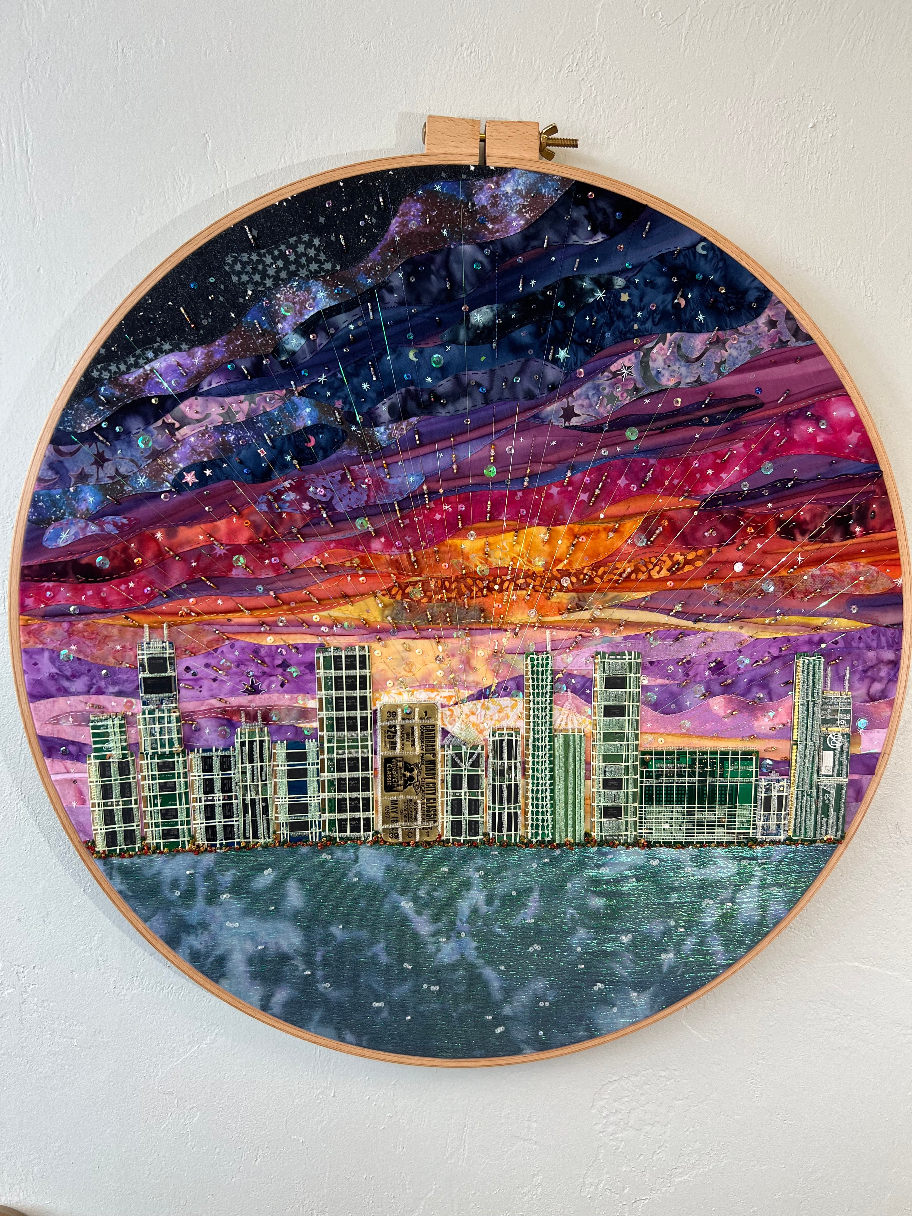 Technological Windy City - #636 24” quilt hoop
