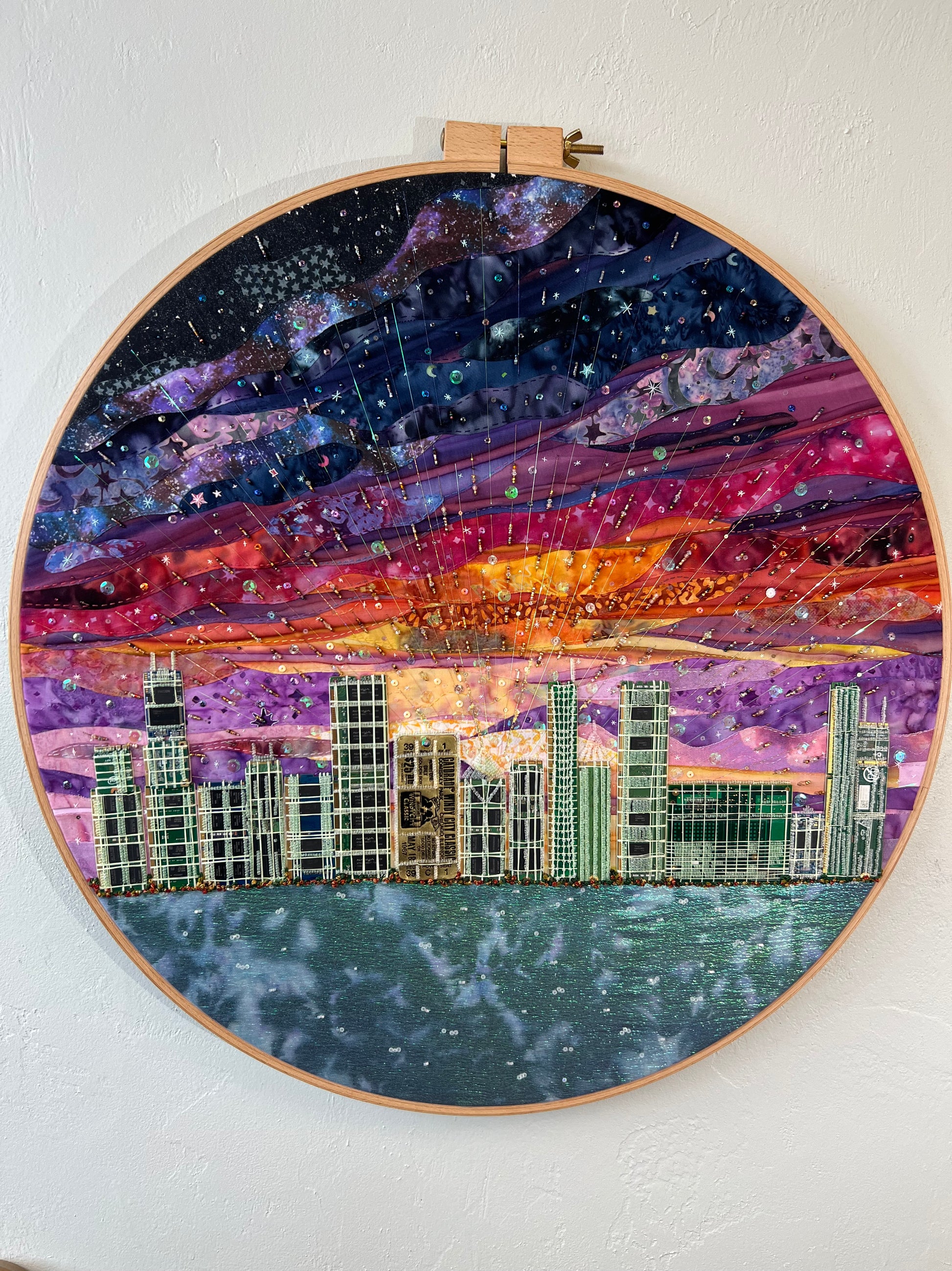 Technological Windy City - #636 24” quilt hoop