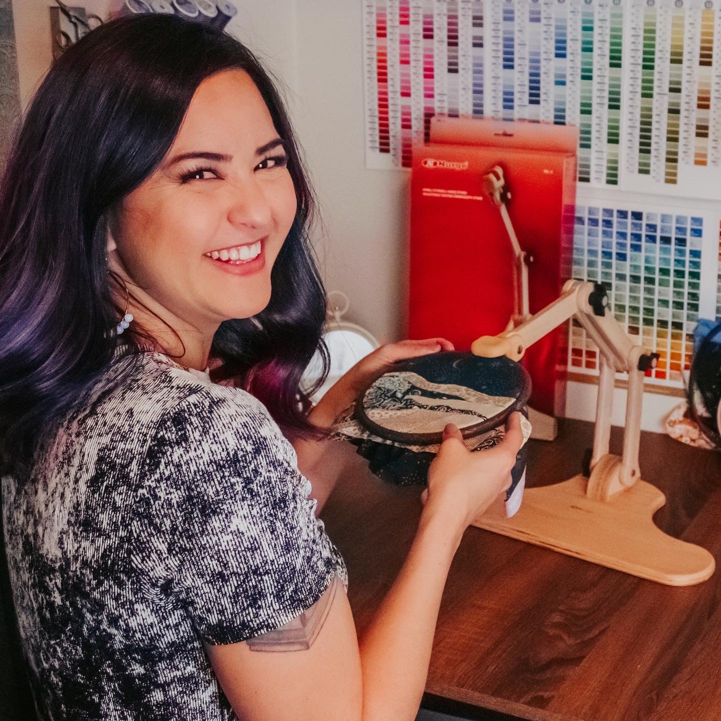 Nurge Table Embroidery Stand