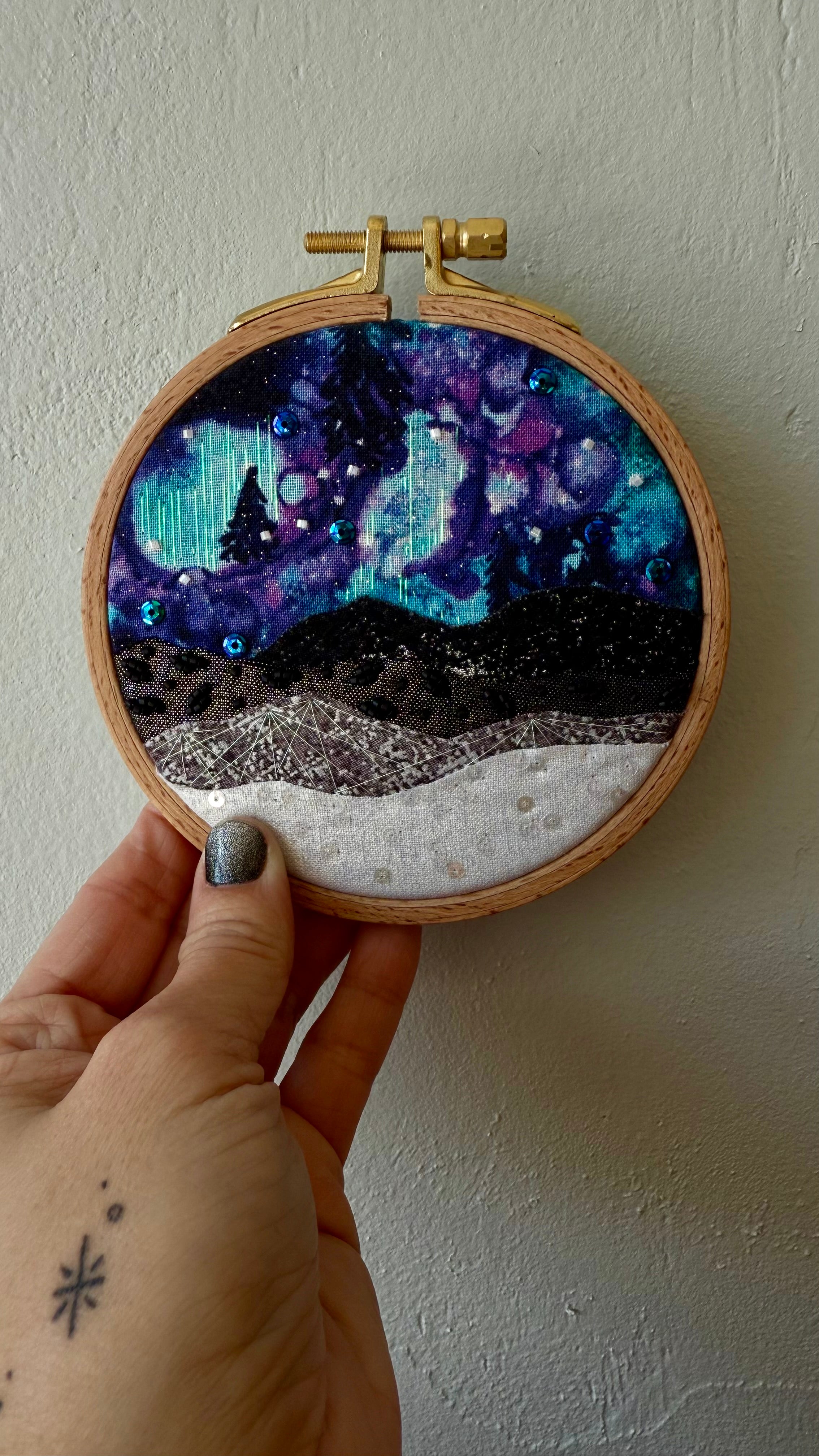 Aurora Melt #701- 4” Hoop