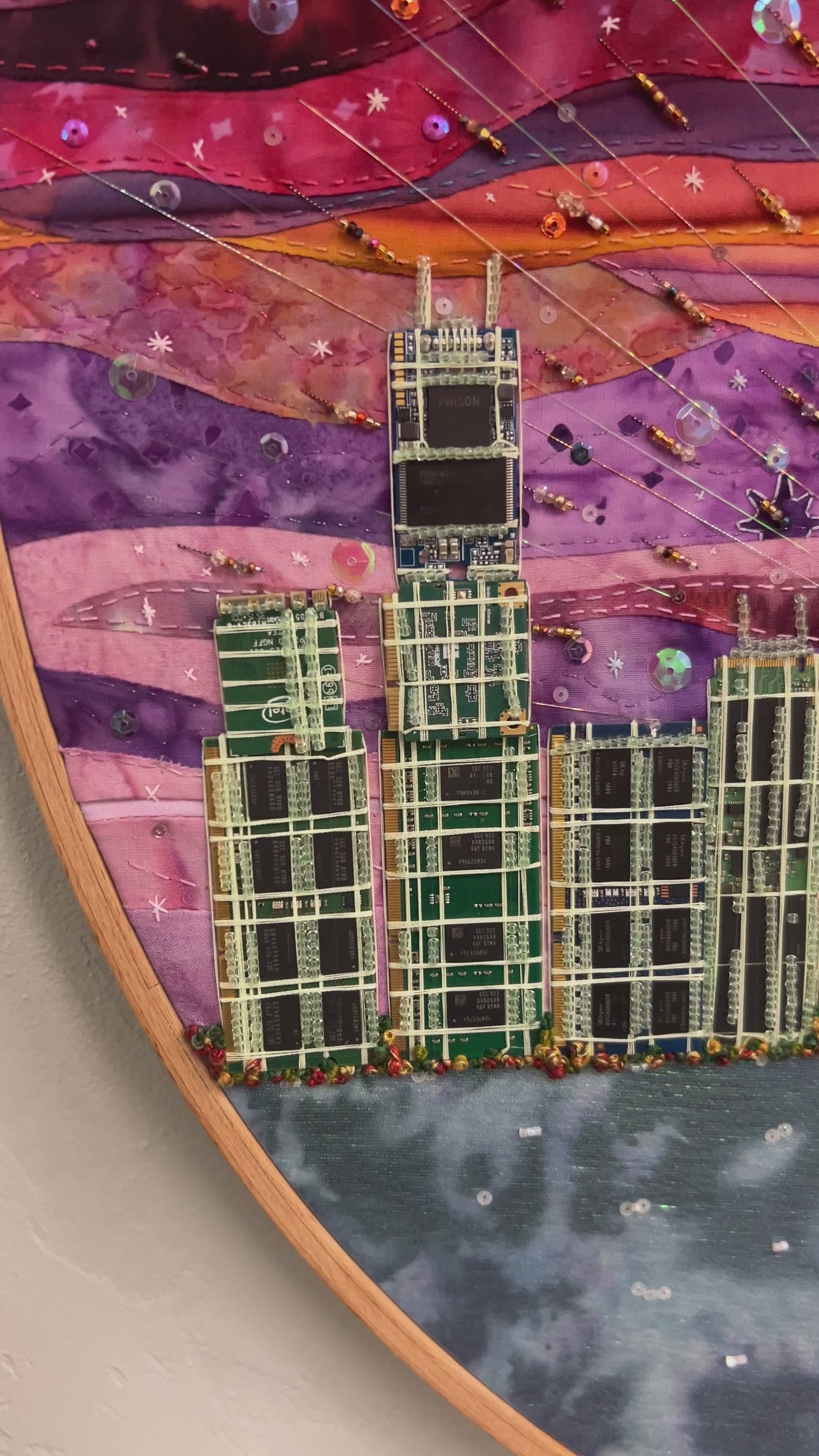 Technological Windy City - #636 24” quilt hoop