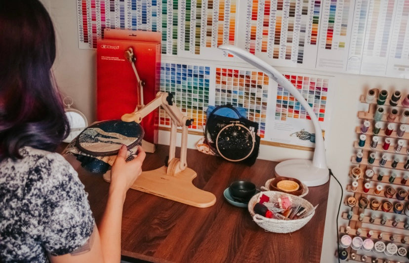 Nurge Table Embroidery Stand