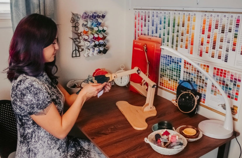 Nurge Table Embroidery Stand